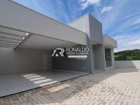 Casa 3 dormitórios sendo 1 Suíte