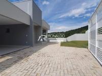 Casa 3 dormitórios sendo 1 Suíte