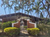 Casa com 4 Dormitórios