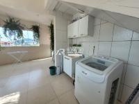 Casa 3 dormitórios sendo 1 Suíte com Hidro e Closet