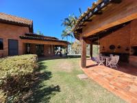 Casa com 11.300m² de Área e 1.977m² de Área Construída
