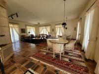 Casa com 11.300m² de Área e 1.977m² de Área Construída