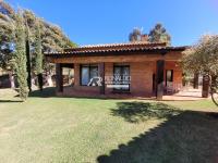 Casa com 11.300m² de Área e 1.977m² de Área Construída