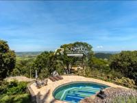 Casa em Condomínio de Alto Padrão