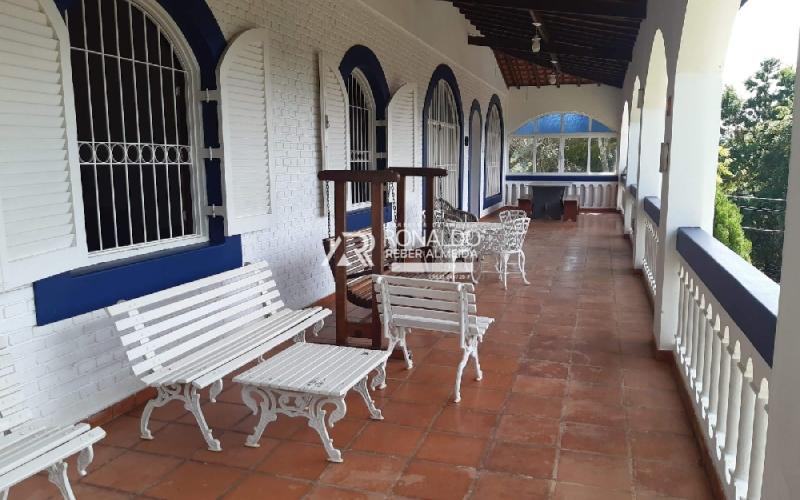 Casa 4 Dormitórios sendo 2 Suítes
