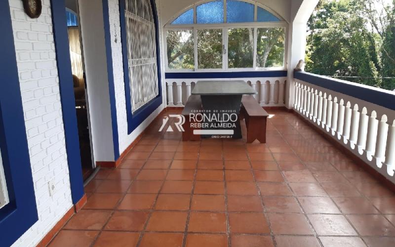Casa 4 Dormitórios sendo 2 Suítes