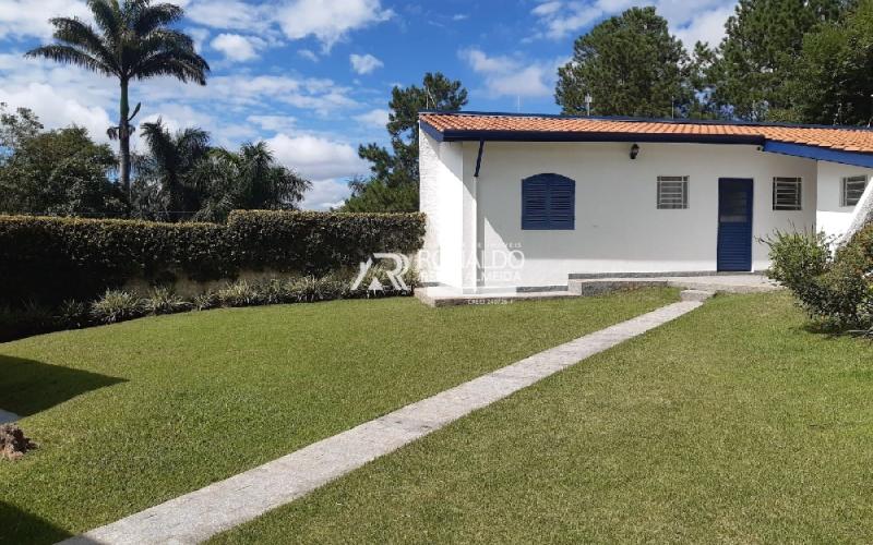 Casa 4 Dormitórios sendo 2 Suítes
