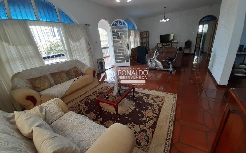 Casa 4 Dormitórios sendo 2 Suítes