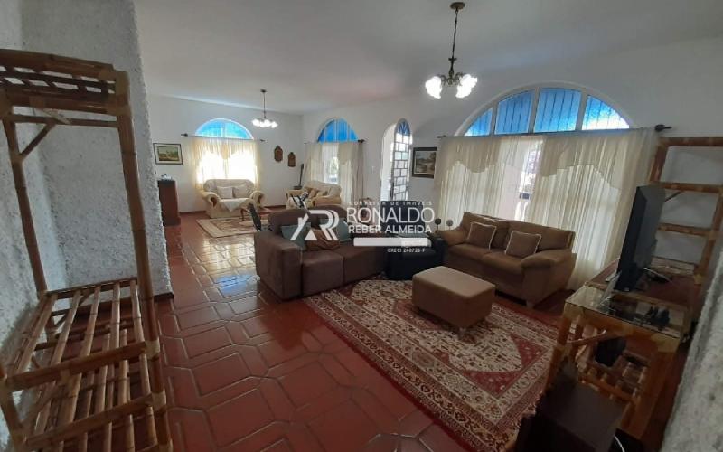 Casa 4 Dormitórios sendo 2 Suítes
