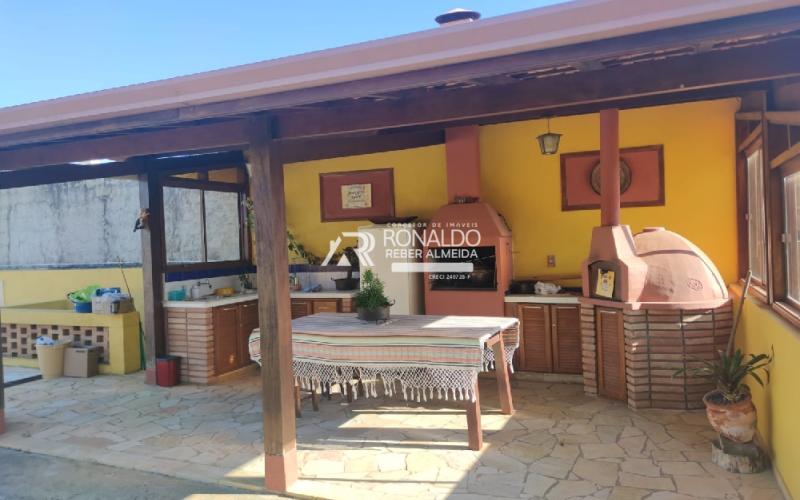 Casa 3 dormitórios sendo 1 Suíte