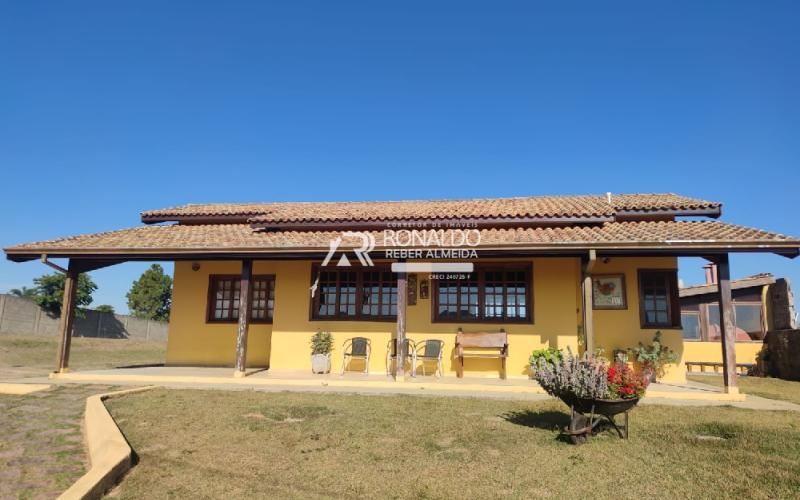 Casa 3 dormitórios sendo 1 Suíte