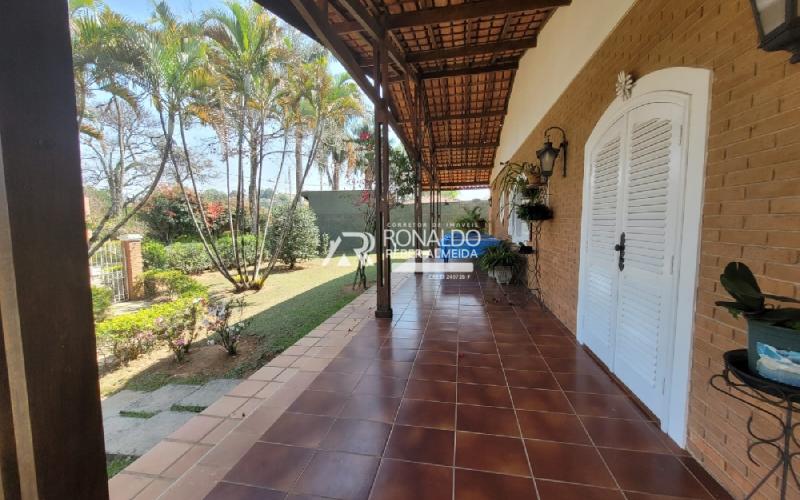 Casa com 4 Dormitórios