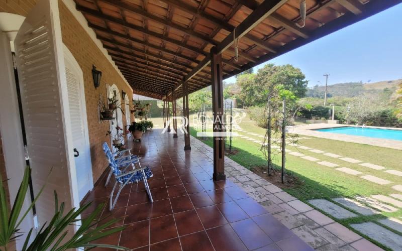Casa com 4 Dormitórios