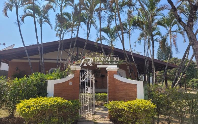 Casa com 4 Dormitórios