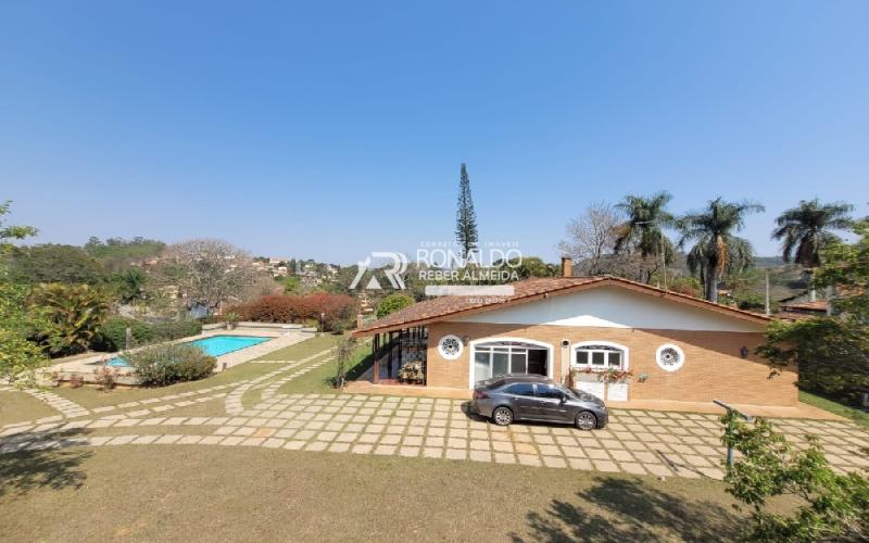 Casa com 4 Dormitórios