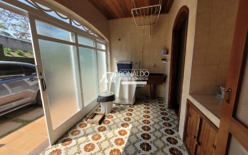 Casa com 4 Dormitórios