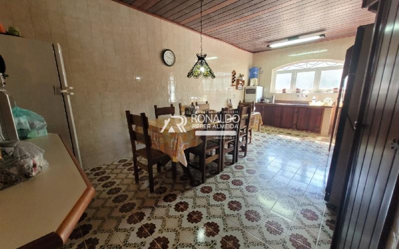 Casa com 4 Dormitórios