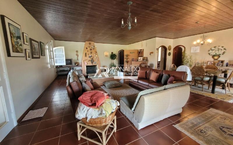 Casa com 4 Dormitórios