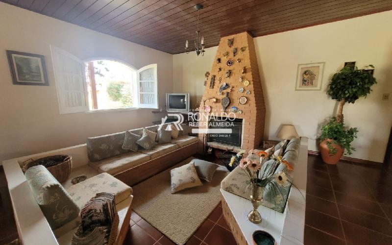 Casa com 4 Dormitórios