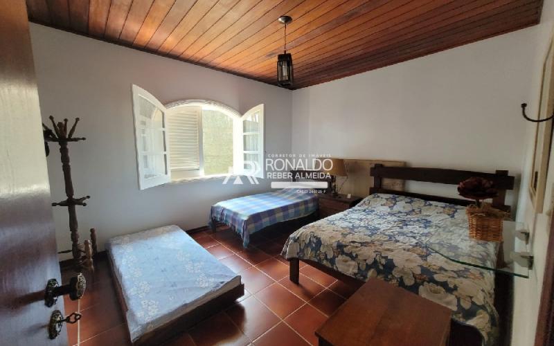 Casa com 4 Dormitórios