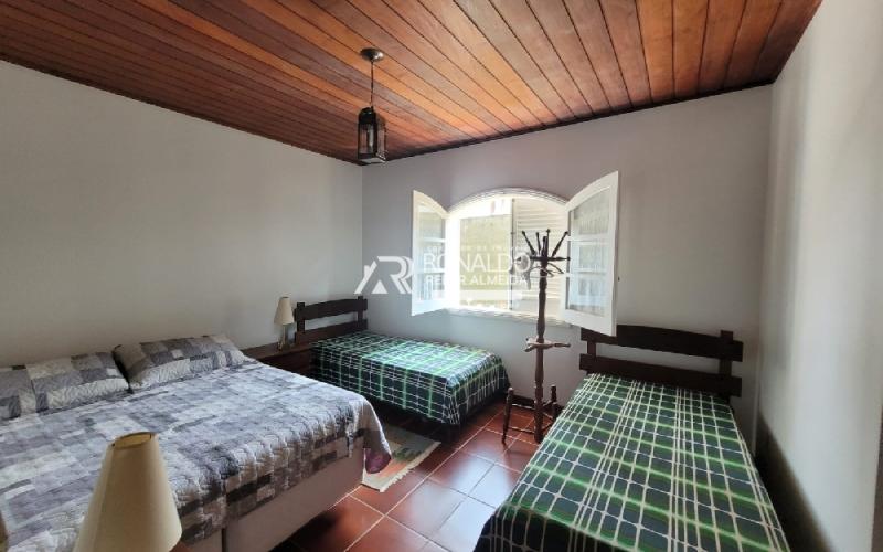 Casa com 4 Dormitórios