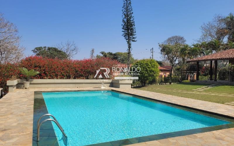 Casa com 4 Dormitórios