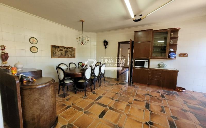 Casa com 11.300m² de Área e 1.977m² de Área Construída
