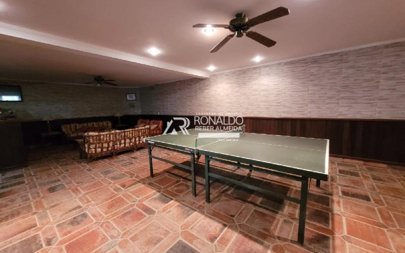 Casa com 11.300m² de Área e 1.977m² de Área Construída