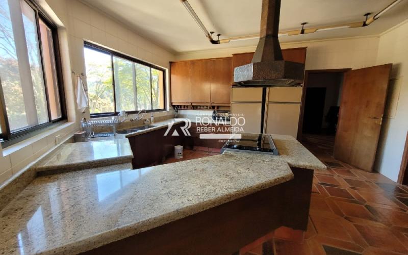 Casa com 11.300m² de Área e 1.977m² de Área Construída