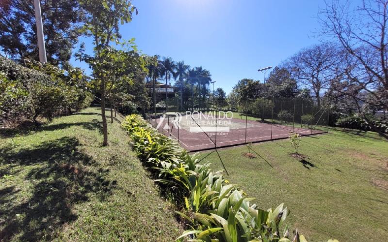 Casa com 11.300m² de Área e 1.977m² de Área Construída