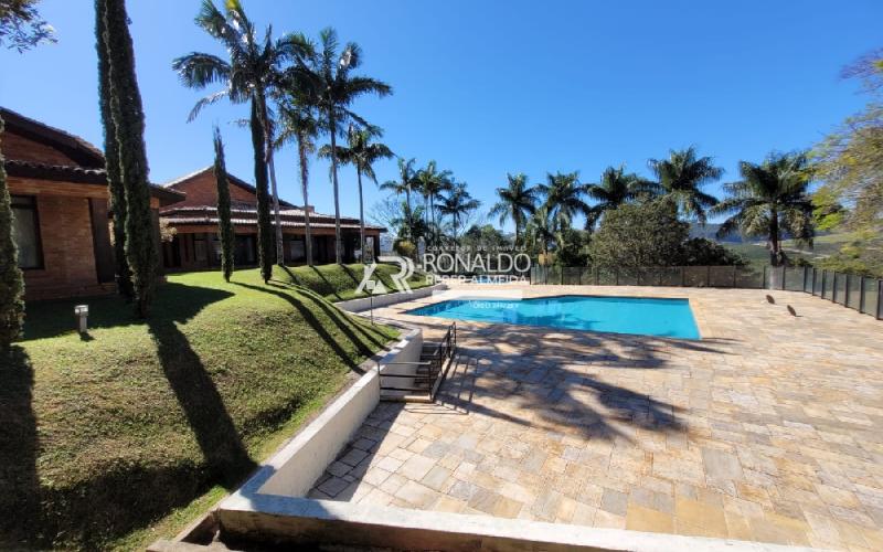 Casa com 11.300m² de Área e 1.977m² de Área Construída