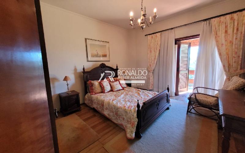 Casa com 11.300m² de Área e 1.977m² de Área Construída