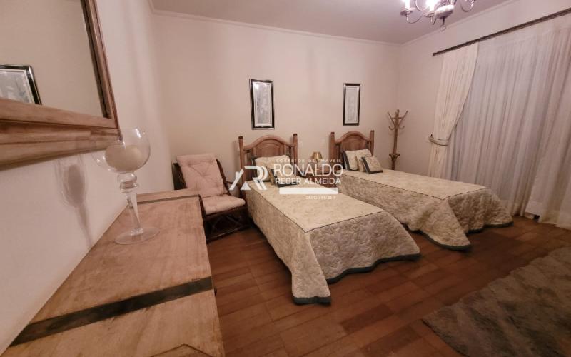 Casa com 11.300m² de Área e 1.977m² de Área Construída