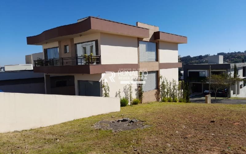 Casa Alto Padrão em Condomínio