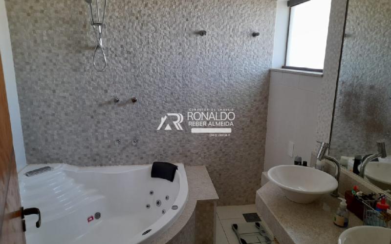 Casa Alto Padrão em Condomínio