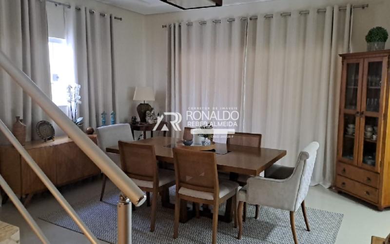 Casa Alto Padrão em Condomínio