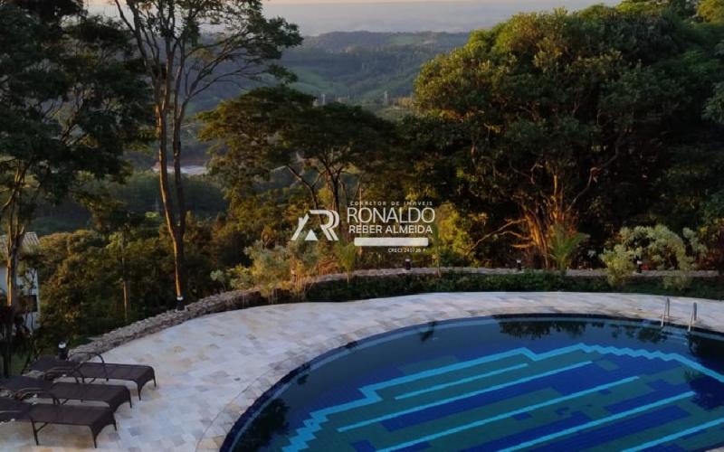 Casa em Condomínio de Alto Padrão