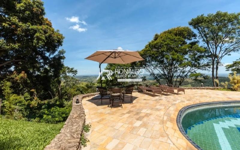 Casa em Condomínio de Alto Padrão