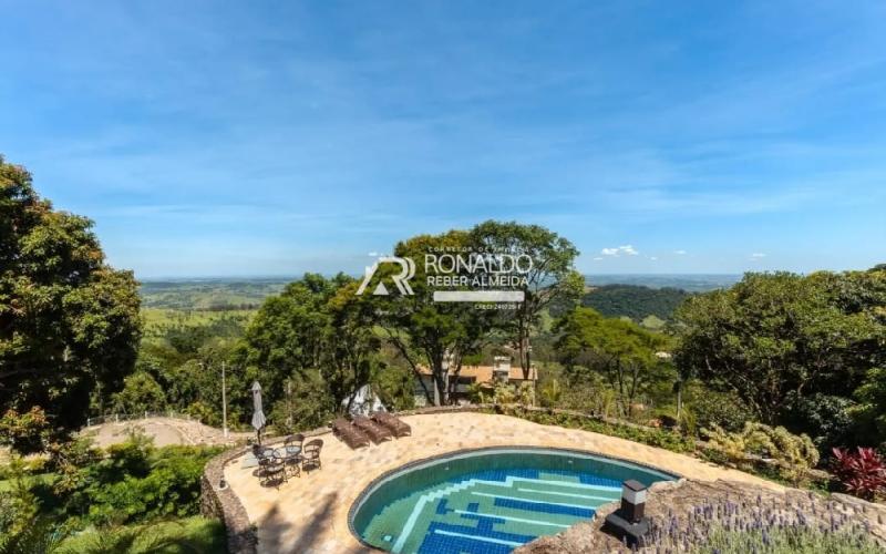 Casa em Condomínio de Alto Padrão