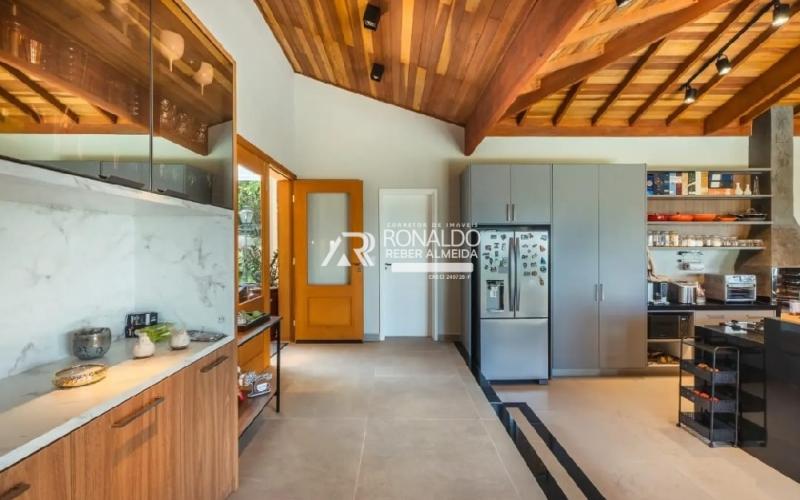 Casa em Condomínio de Alto Padrão