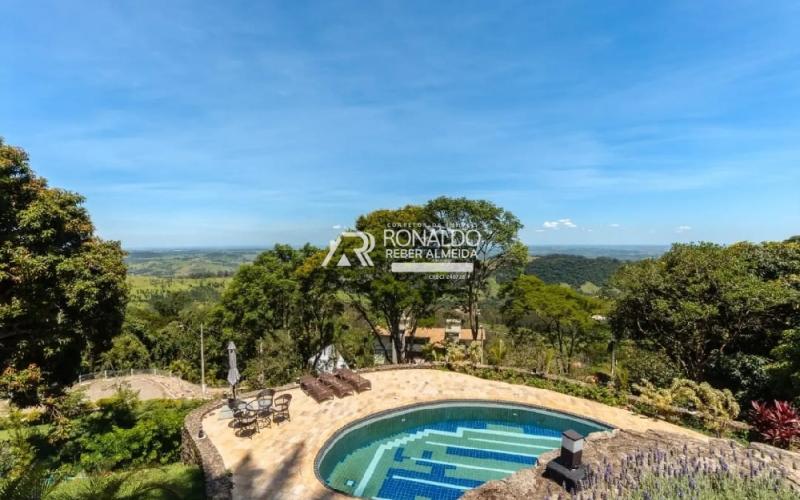 Casa em Condomínio de Alto Padrão