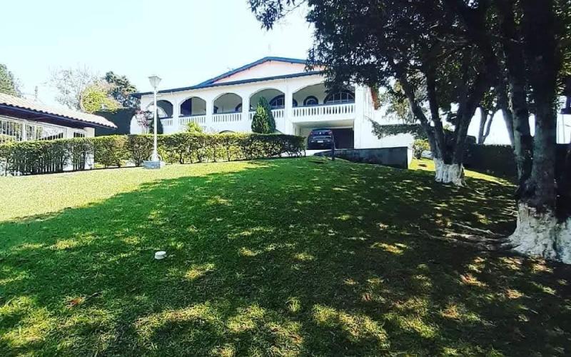 Casa 4 Dormitórios sendo 2 Suítes