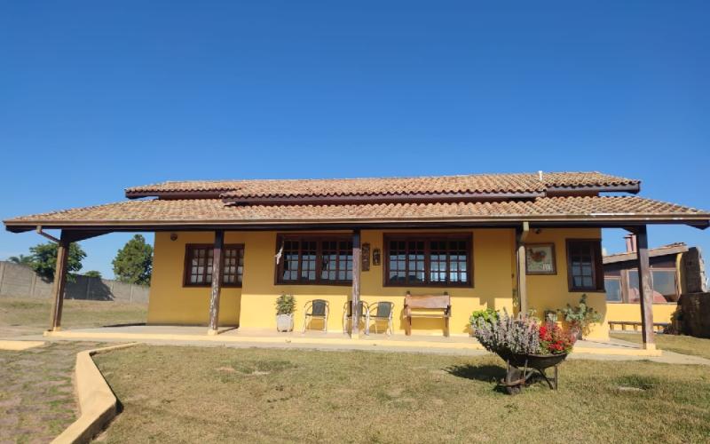 Casa 3 dormitórios sendo 1 Suíte