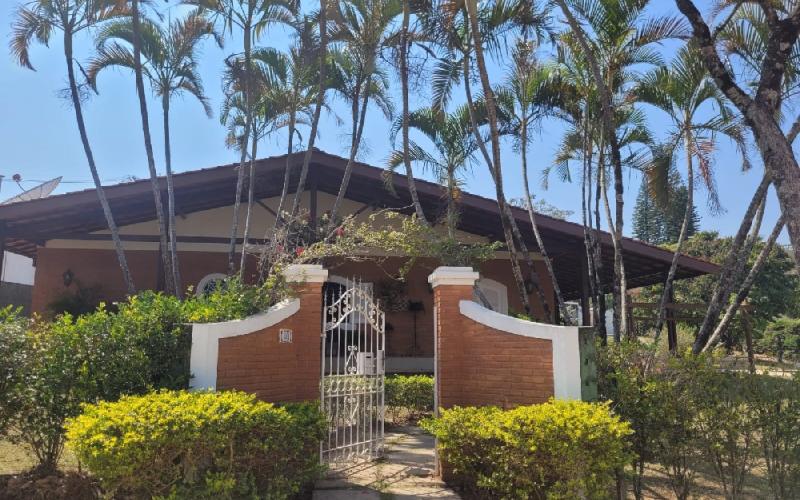 Casa com 4 Dormitórios